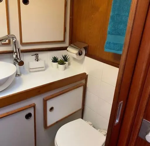 Tiny B Is Waiting For You! Hotel na wodzie