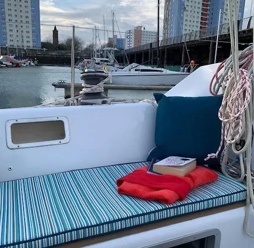 Hotel na wodzie Tiny B Is Waiting For You! *