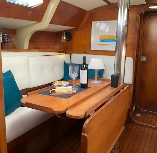 Hotel na wodzie Tiny B Is Waiting For You!