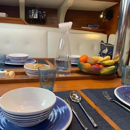 Tiny B Is Waiting For You! Ботель *