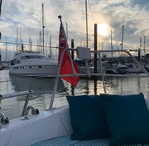 Tiny B Is Waiting For You! *