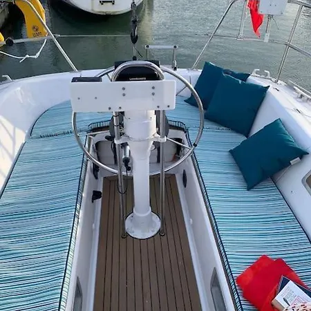 Tiny B Is Waiting For You! Hotel en barco *