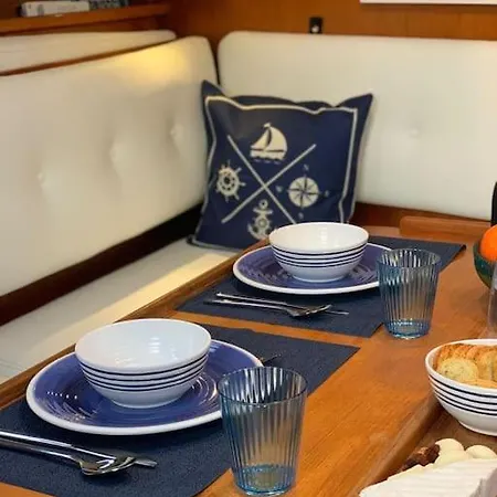 Tiny B Is Waiting For You! Hotel en barco Portimão