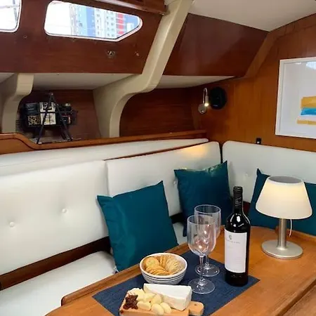 Tiny B Is Waiting For You! Hotel en barco *