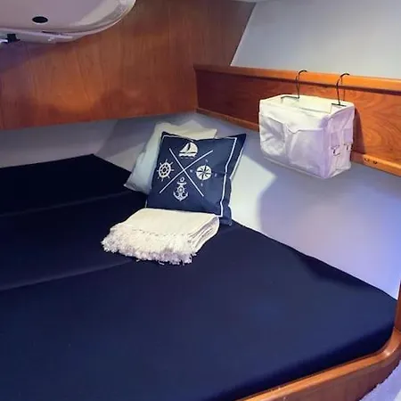 Tiny B Is Waiting For You! Hotel en barco Portimão