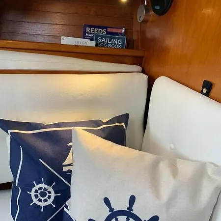 Tiny B Is Waiting For You! Hotel en barco *